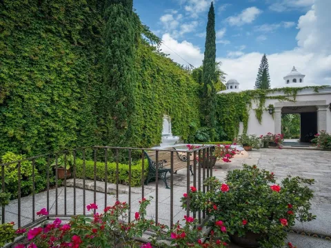 Pensativo House Hotel