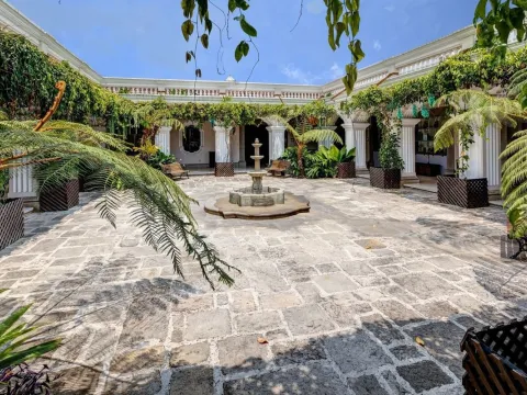 Pensativo House Hotel
