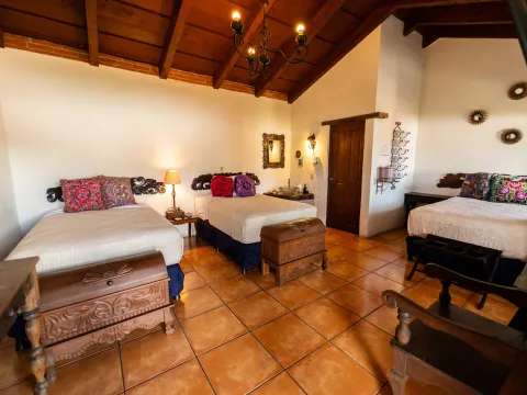 Naif Boutique Hotel & Gallery
